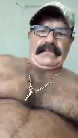 Macsó bigott maduro maszturbandózis