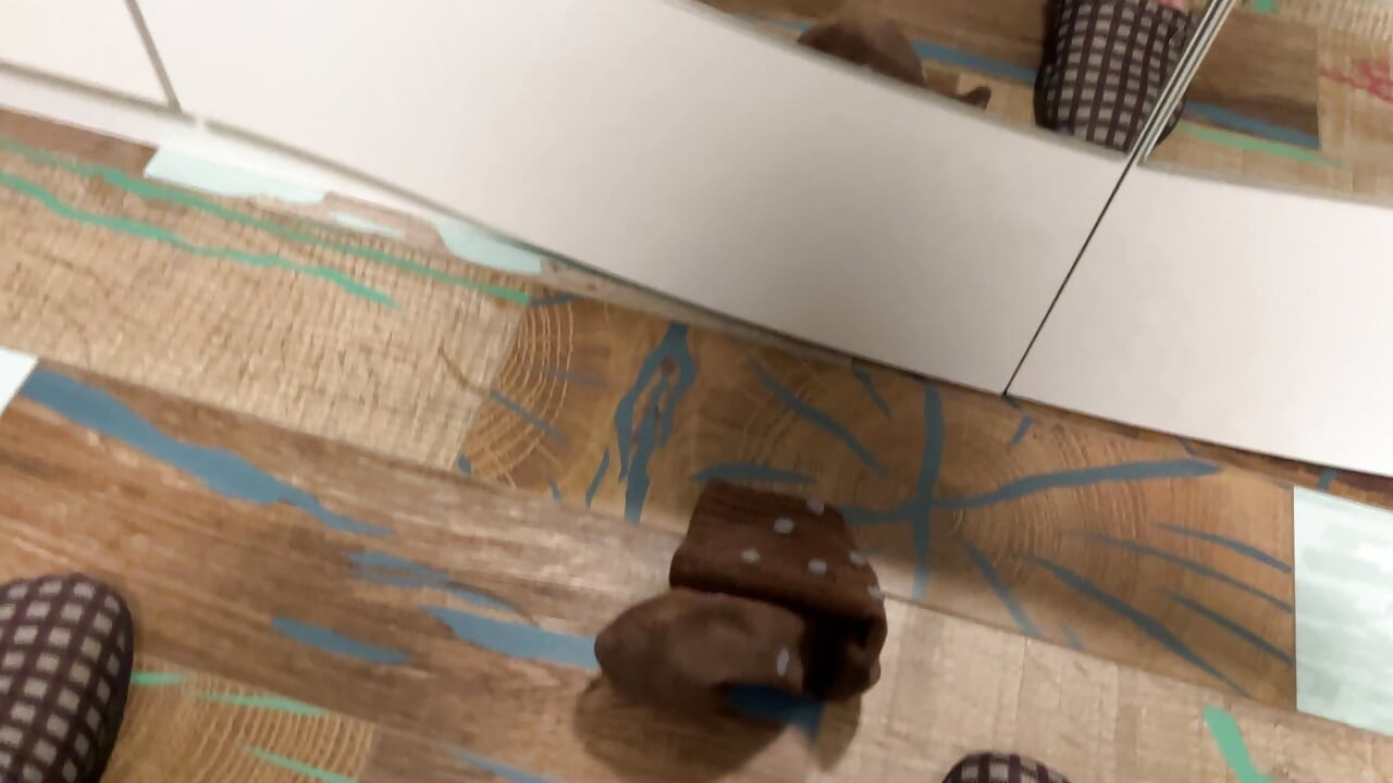 Earl Smile - Hairy Body with Brown Patterned Socks