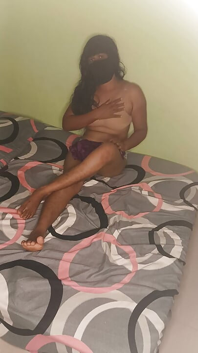 Sexy hot house wife show her body