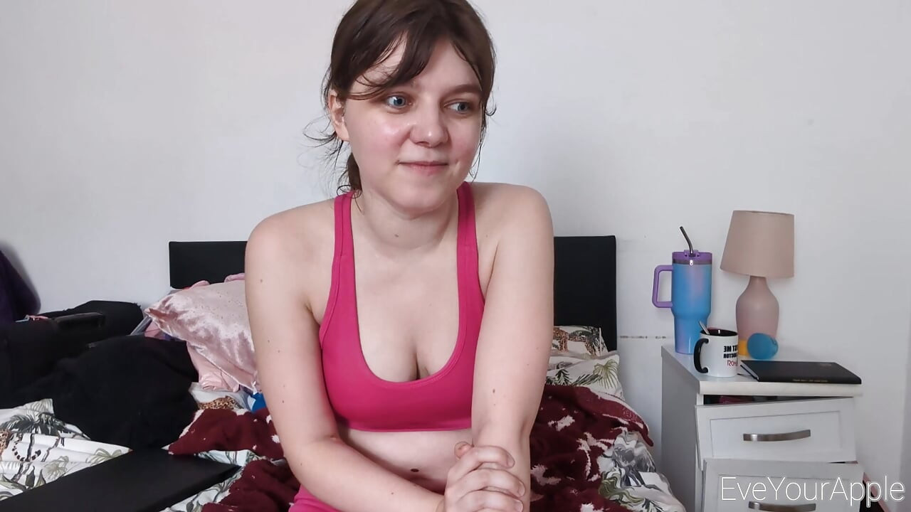 Cute Gym Girl Eve Catches You Up On Life