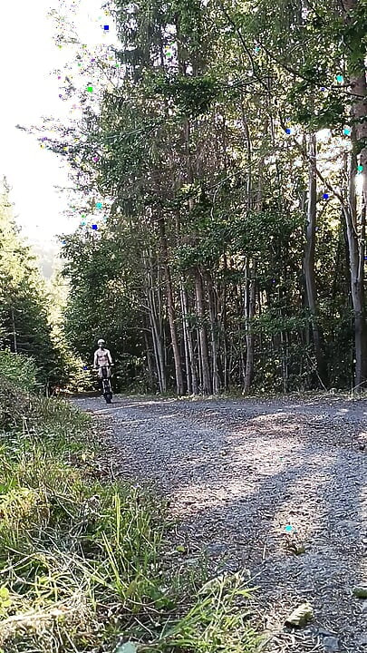 Scooter Rider masturbasi di luar ruangan