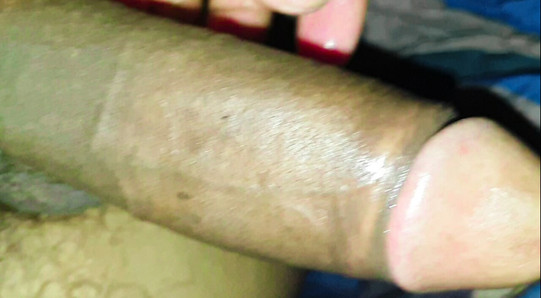 Deshi heißer junge massiert seinen penis im Zimmer und masturbation