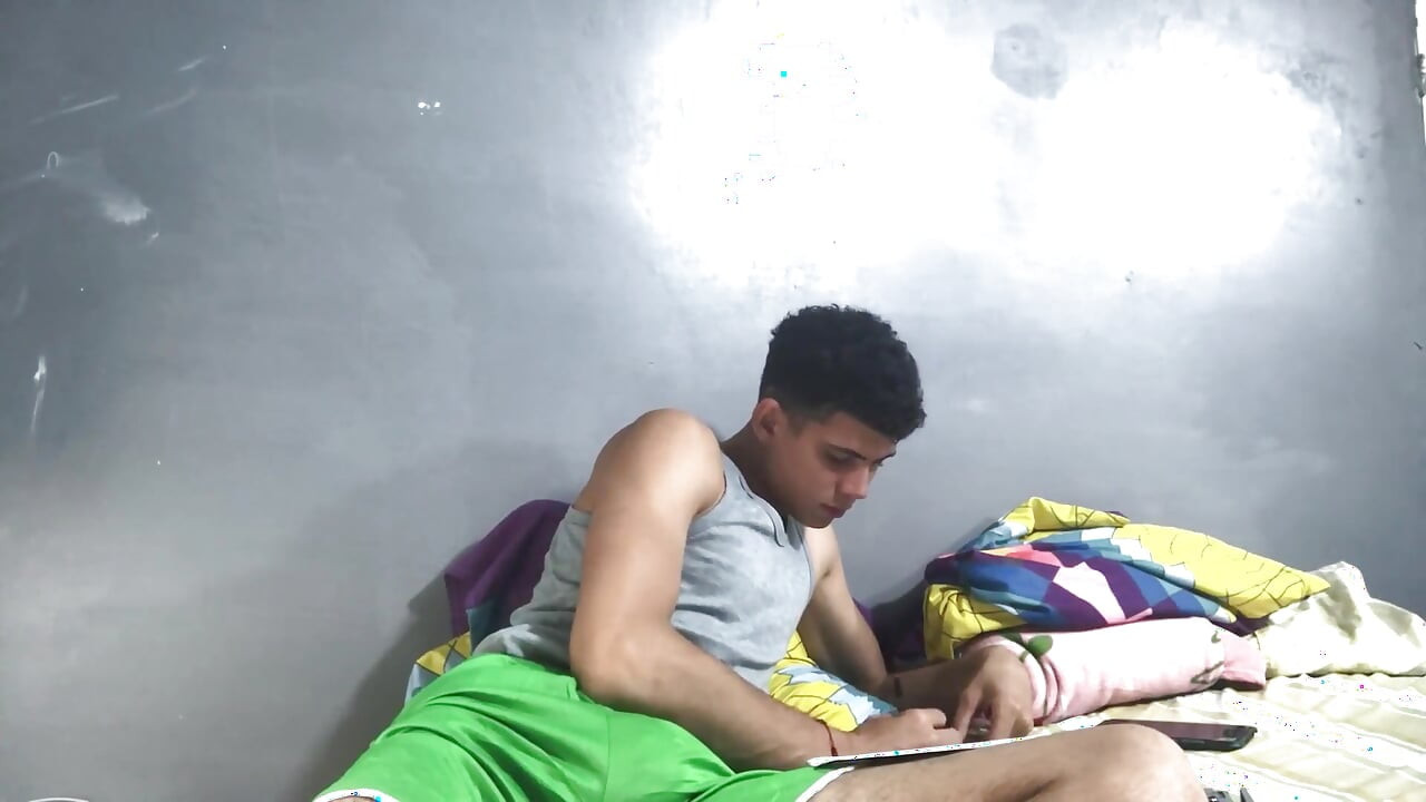 Guy Masturbates While Studying