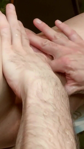 لحظة ملحمية من "كس الهواة ينفث أثناء لعقه"