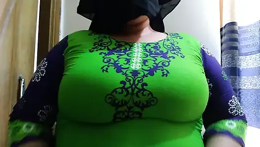 Egyptian MILF sexy aunty, went to neighbor's house & Super Horny When saw his cock, then hot aunty fucked him - Cum wild