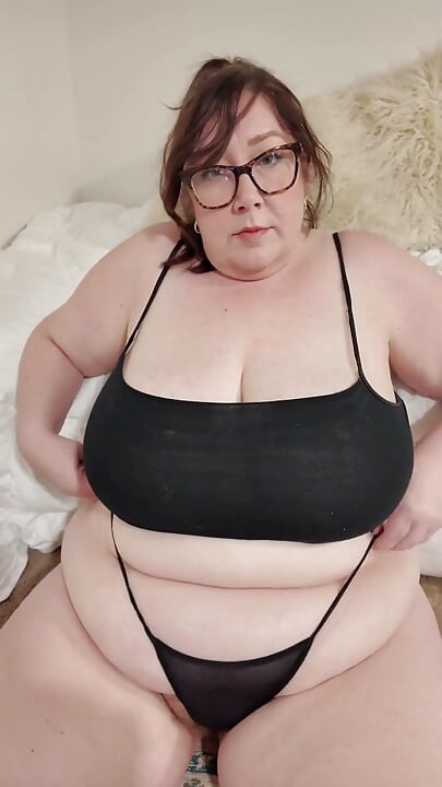 Tettona Formosa Paffuta MILF in Tanktop E Tony Mutandine