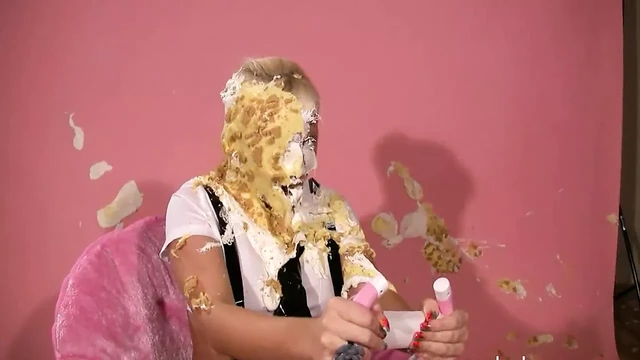 Blonde Pied In Face Splosh WAM