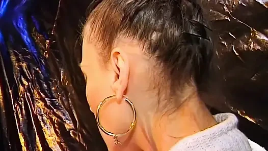 GGG — брызгает мне в лицо! Волосатая шлюха получает всю порцию спермы в лицо!