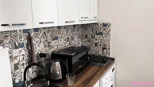 Ateşli komşum yüzünden damlayan tüm dölleri yiyor - sonuna kadar izle