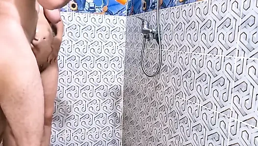 Duşta üvey anneyi sikiyor ateşli Arap evli kadın büyük Arap yarak