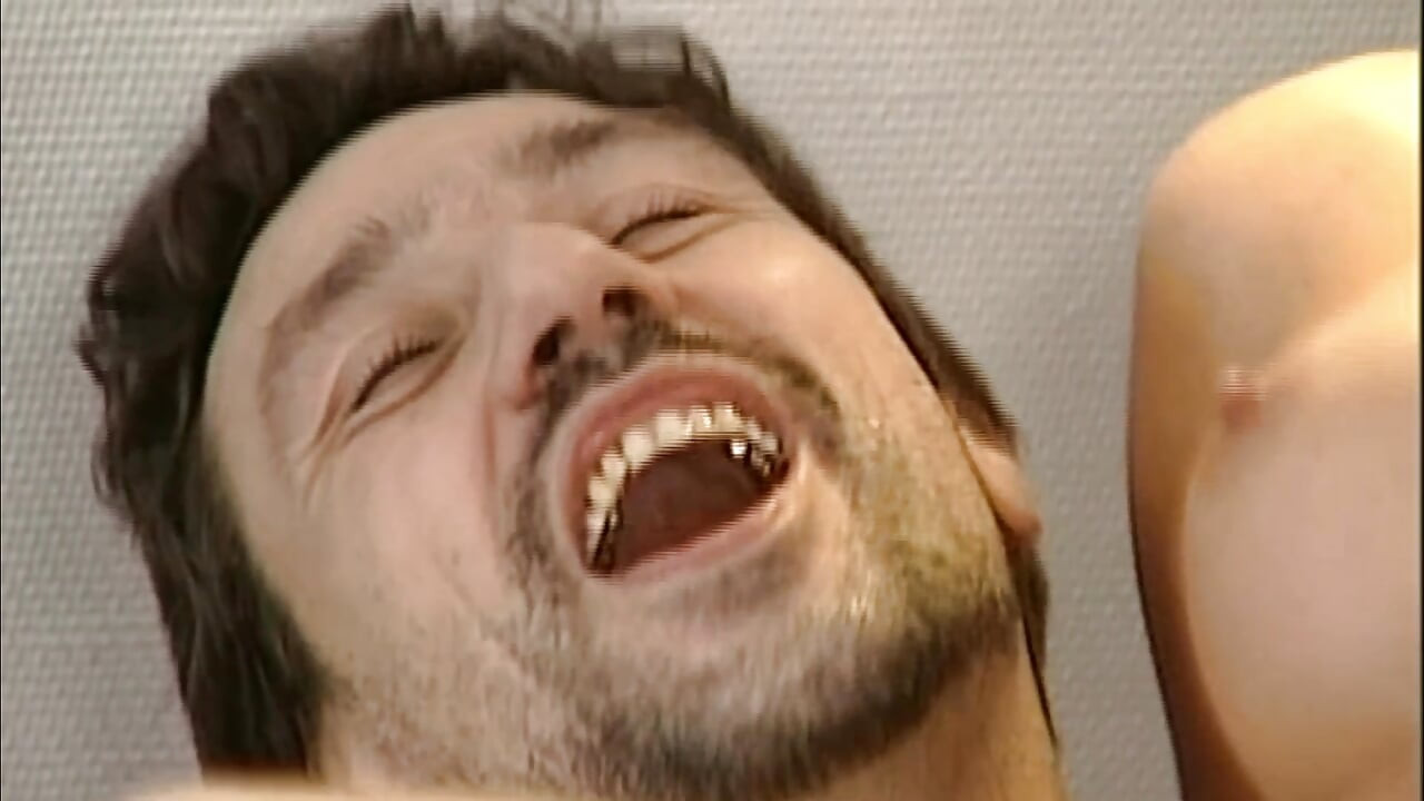 भँवर में गड़बड़ा: भव्य स्तन, गांड में एक स्ट्रॉबेरी और फिर एक अच्छा मुर्गा