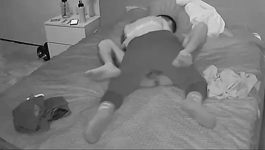 Amateur-paar kam von einer party, ein mädchen mit einem großen und saftigen arsch wollte einen typen ficken