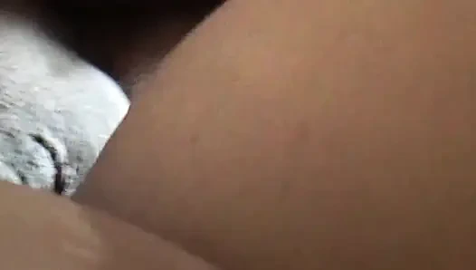 Kız kardeşimle evde oynuyorum