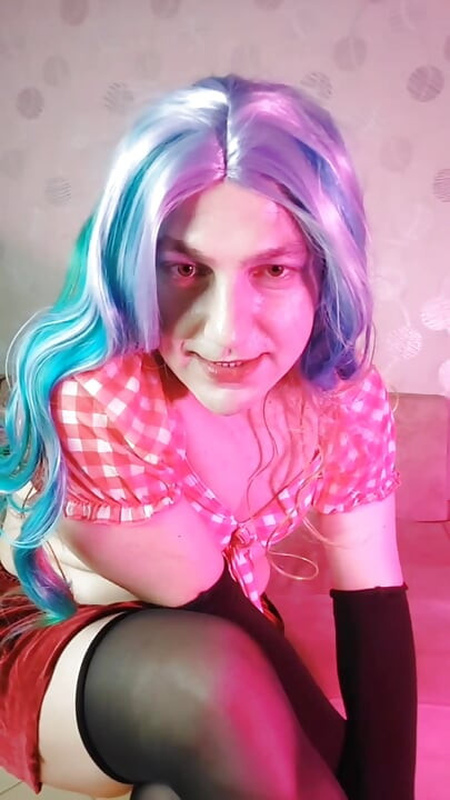 הסיסי היפהפיה פינקי עם מראה מדוזה