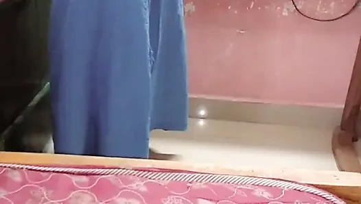 Hintli tamil evli kadın Renu ıslak çıplak vücut havlusu kuru ve yavaş sari pansumanla azdırıyor! Indianhotwifex