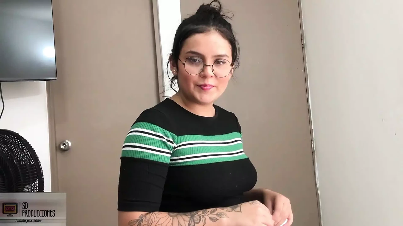 在我的公寓里操这个美丽的婊子是多么美味 - 西班牙语色情