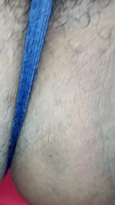Le hago a un lado el calzon a mi esposa para ver su coño gordo y peludo | Clip 2