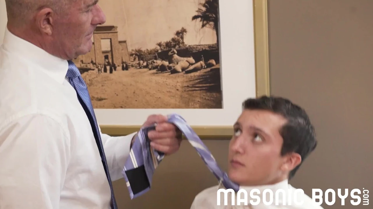 Masonicboys - Clayton Foster ile uygun üçlü seks dilf tarafından korunmasız sikiliyor