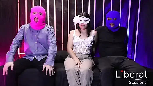 Hotwife Kacau Dalam Threesome Dan Berakhir Di Creampie