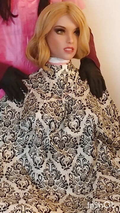 Sesión de modelado con la capa de corte de pelo sedosa y suave de Lauren