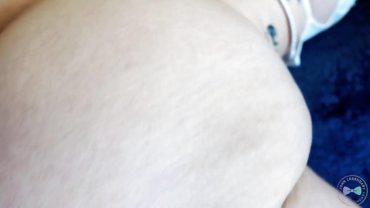 Pawg sürtük kocasını aldatıyor ve gırtlağına kadar alıyor büyük zenci yarağı dölleniyor