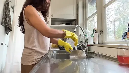 Istri sange dientot di dapur sambil cuci piring