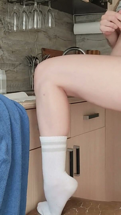 Hardcore dildo in the pussy of a pregnant beauty | Clip 1