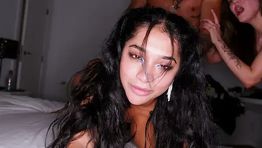 Saya memenuhi keinginan istri saya dan kami berempat dengan sahabatnya dan pacarnya- Yasmina Khan- Brady Bud- Catherine Knight