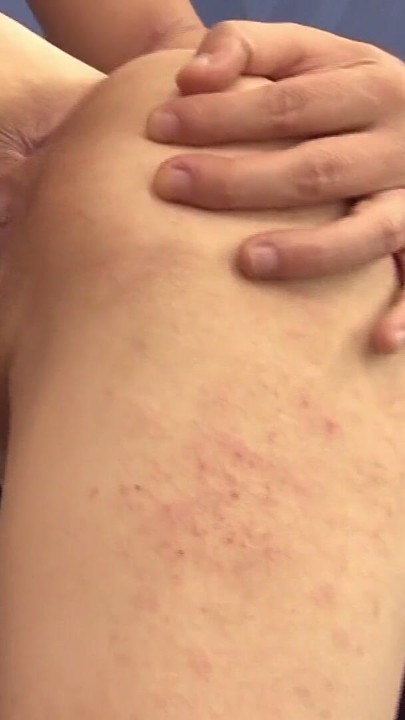 HOTTIE GETS PUSSY FINGERED BEFORE RIDING A HUGE COCK | Clip 1