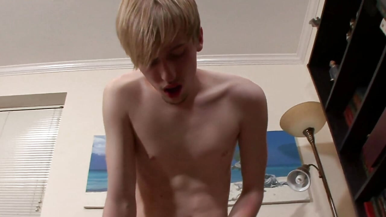 Fucked raw by the big dick of muy straight friend