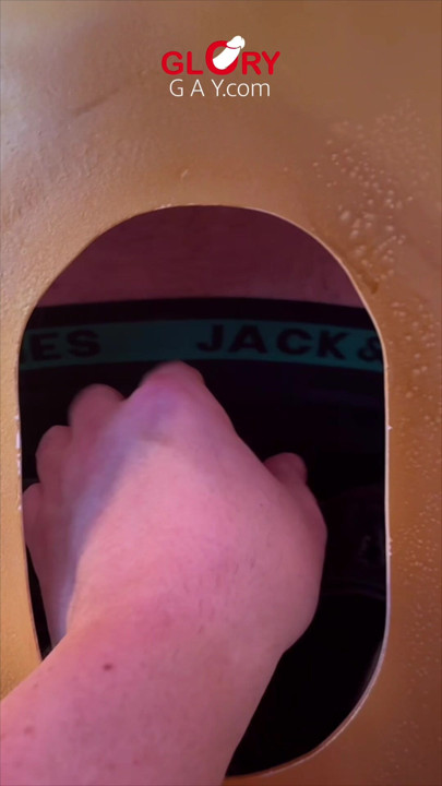 Horny stiff daddy cock at the gloryhole – I cum all over it & have to clean him up!