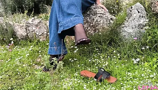 Греческий горный футджоб с потными нейлоновыми ногами — уличный кремпай на моих подошвах