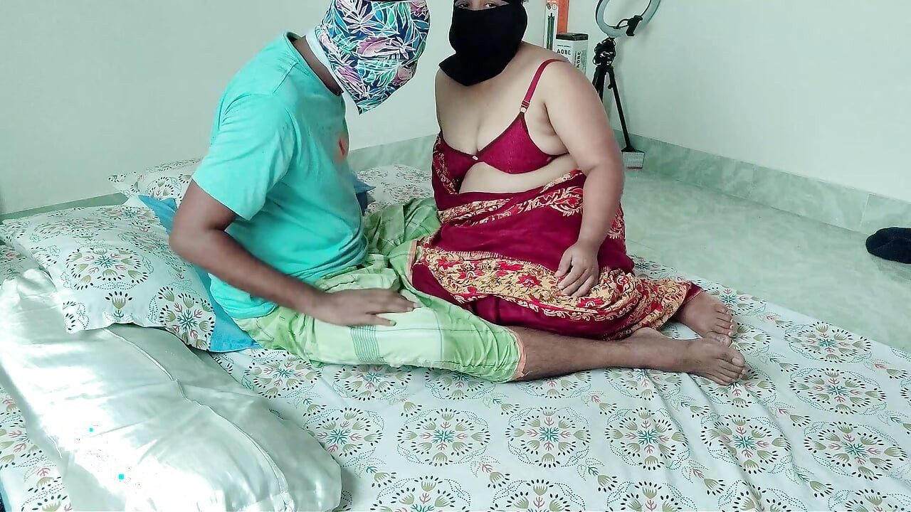 Shop keeper fuck chubby desi wife in storeroom bangla xxx