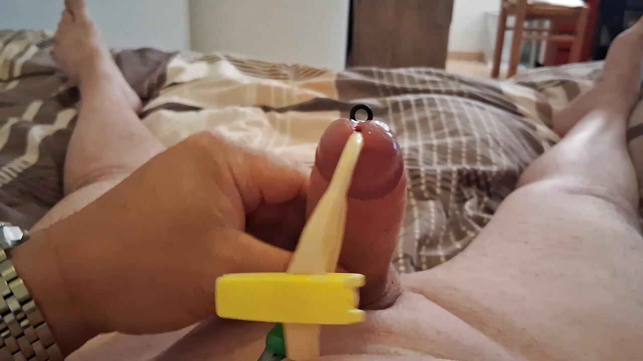 用导尿管撸管并达到高潮