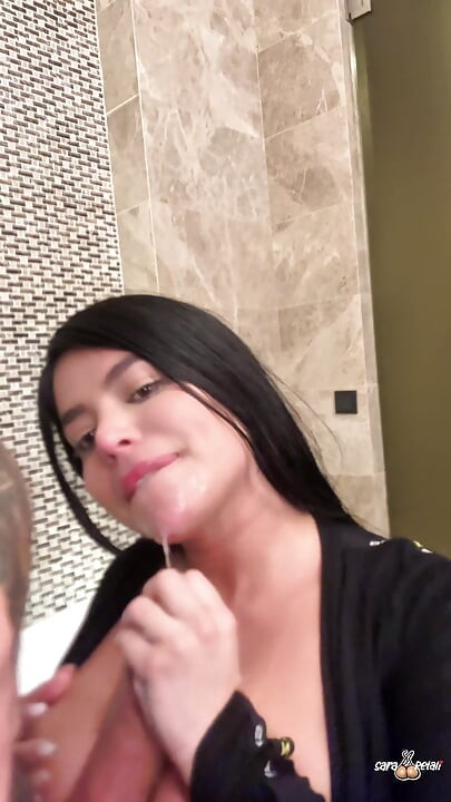 Sara Retali jebe Chris Diamond u hotelskom kupatilu