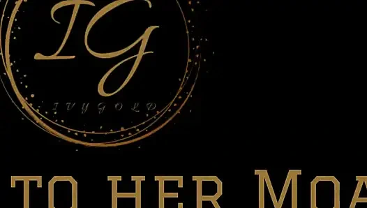 Duduk, santai, dengarkan saat aku masturbasi dan mengerang.