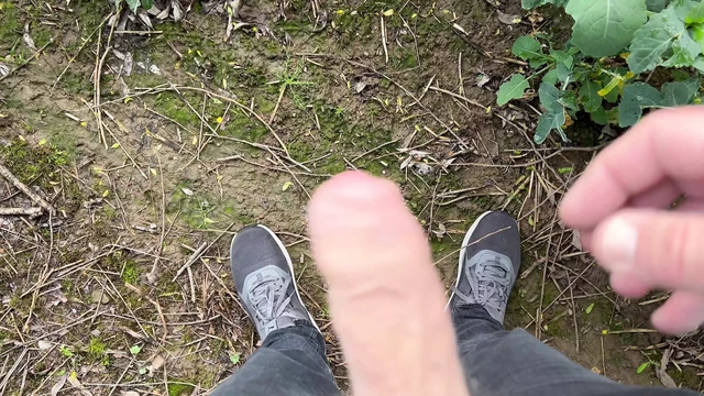 Outdoor wank and cum in a field