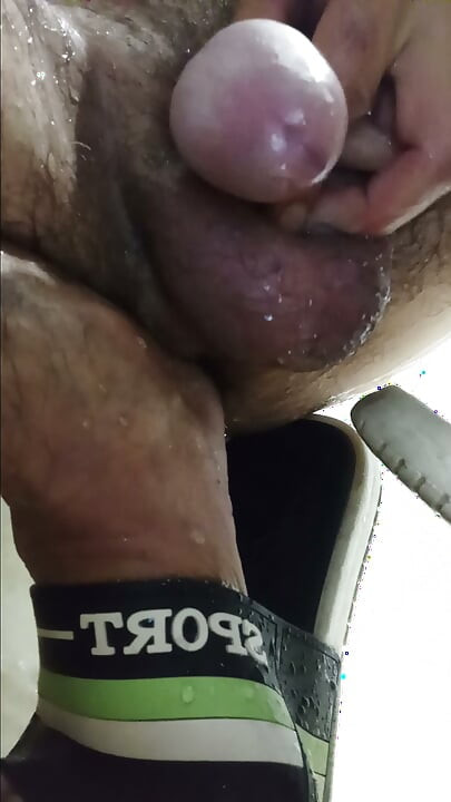 Big hairy balls in the shower, a good cock + the asshole is open to the maximum!