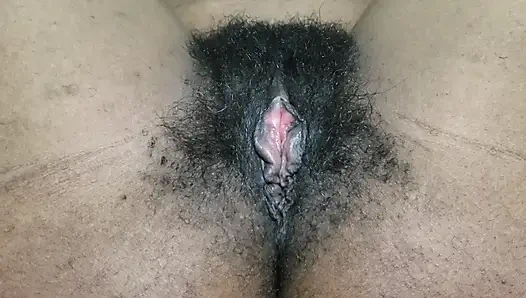 Solo-behaarte MILF zeigt ihre muschi mit reifer Selbstvertrauen, natürlicher Verbündeten und intimer selbstliebender Energie