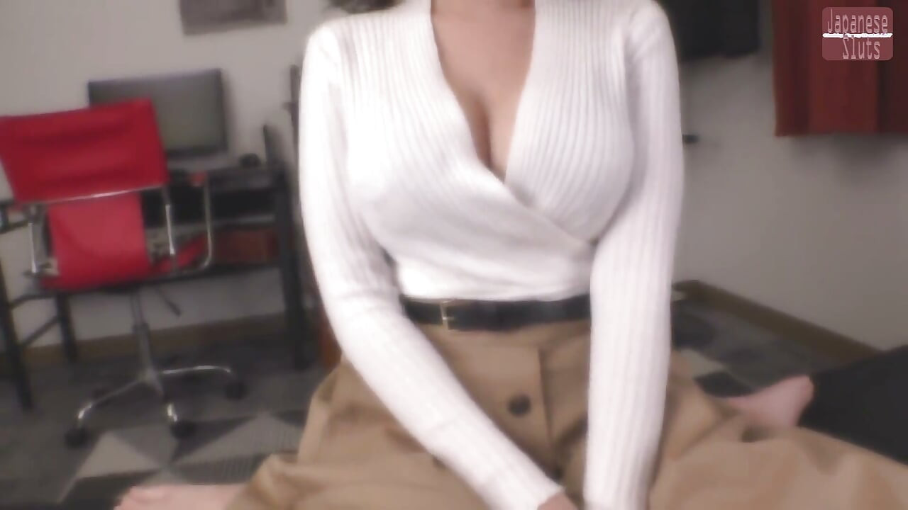 Petite G-cup Beauty Hina Shinjo är för oemotståndlig för att inte lyfta upp - Ep3