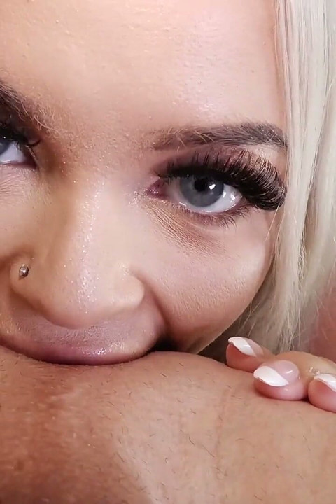 Alexis kay si cewek semok lagi asik sama bosnya - pov