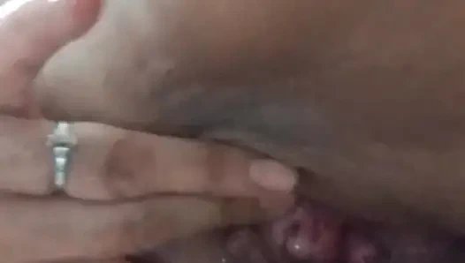 Assy pengen muasin dirinya sendiri sambil mandi sambil fingering memeknya