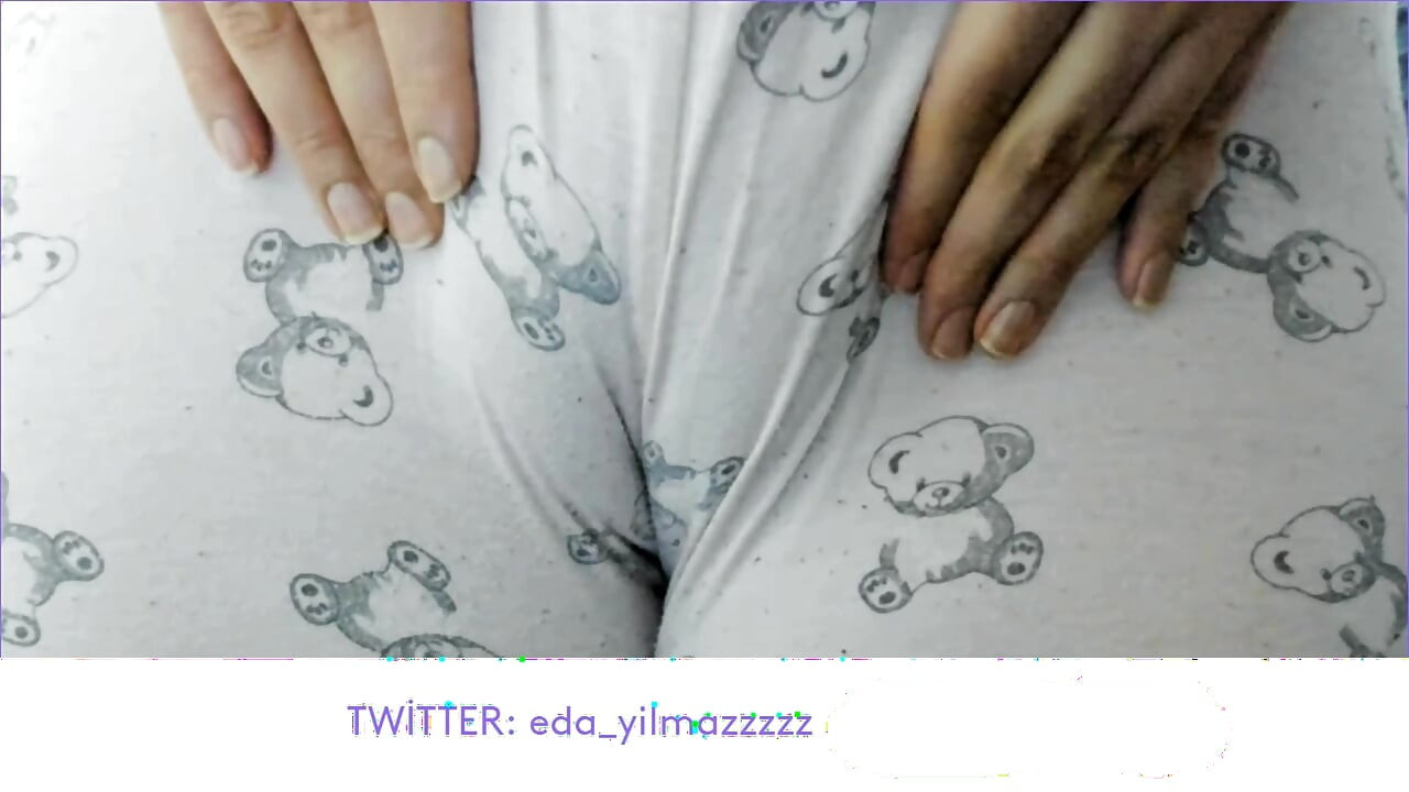 CAMELTOE- SWOLLEN PUSSY- MASTURBATE WITH PAJAMAS