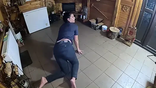Enge jeans, tanzen, schlampe würgt, gesichtsfick und komm auf meine tangas