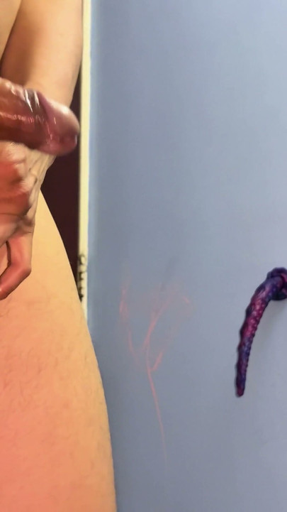 Ballshockers og blæksprutte-tentakel anal-dildo til stor pik og store nosser | Klip 1