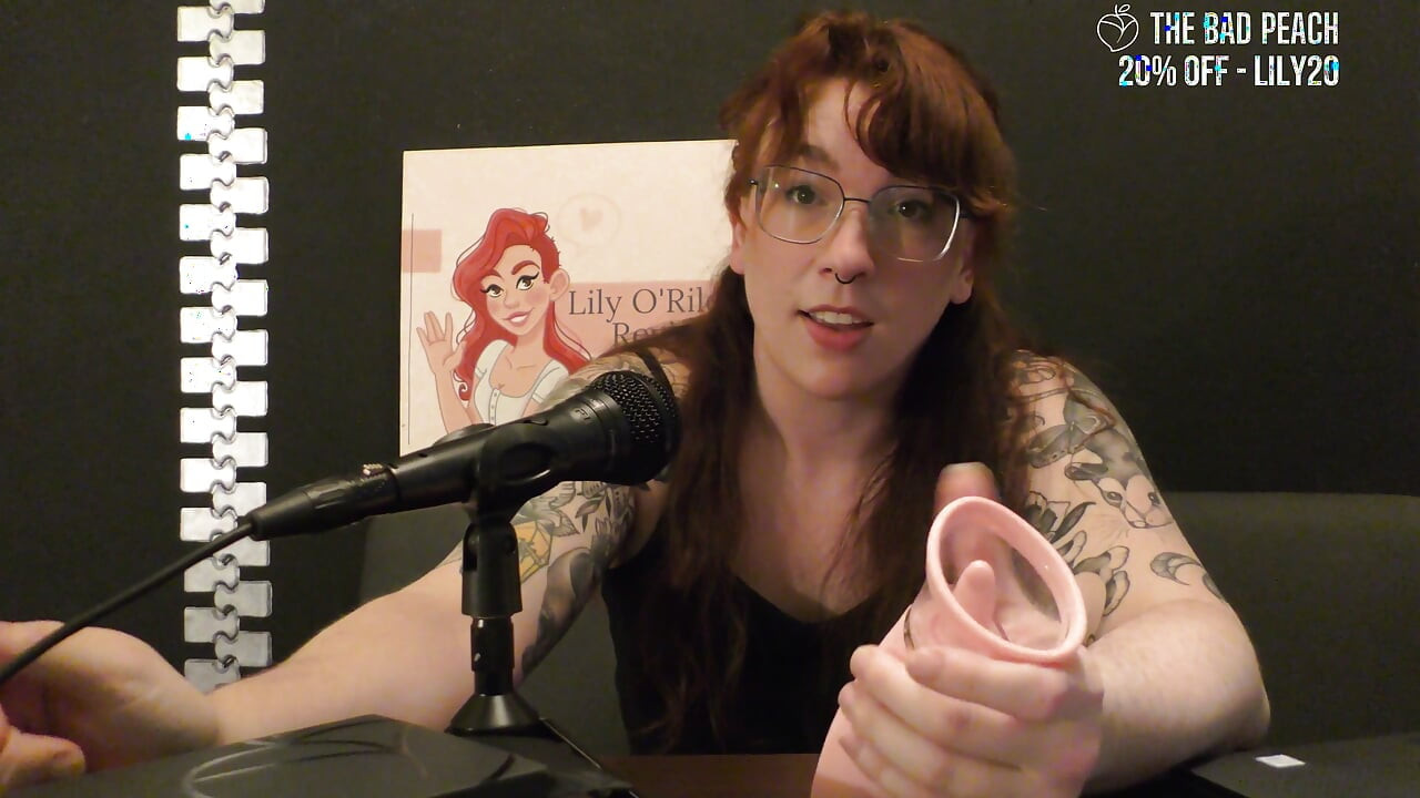 NSFW Review of the Honey Pistil Licking Vibrator From the Bad Peach
