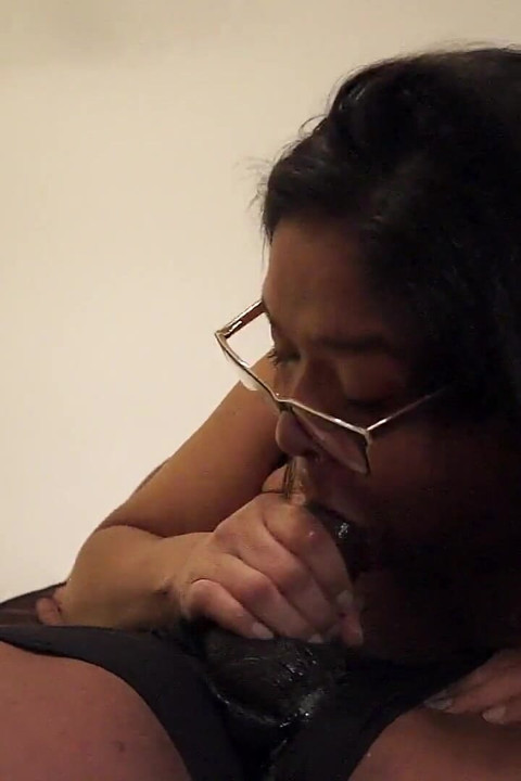 Elle suce sa bite