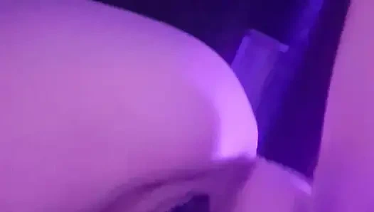 Spaß mit großem rosa dildo