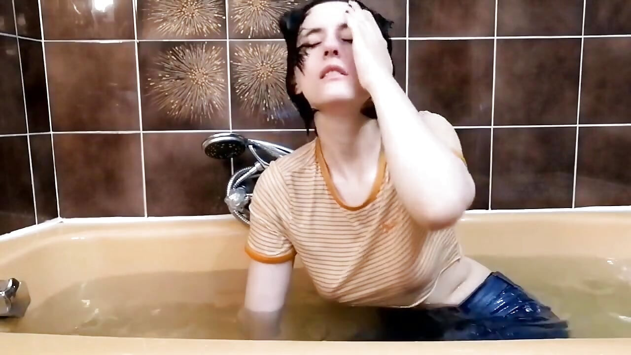 Stepsister gets dunked JOI