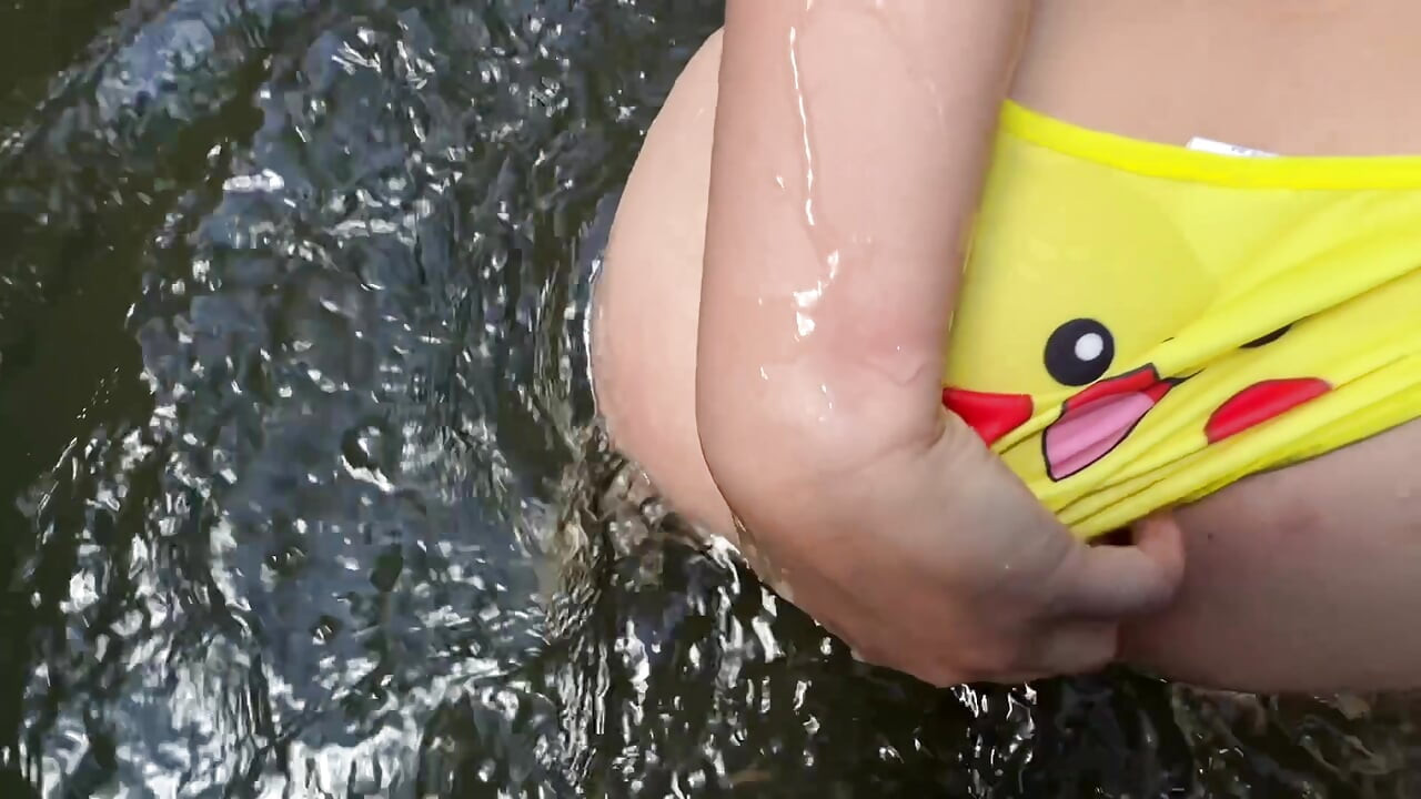 Γαμάω αυτό το κορίτσι στο ποτάμι